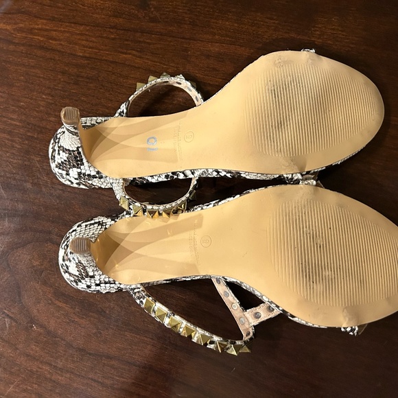 Azria Sandals Vanilla Python - Picture 3 of 3